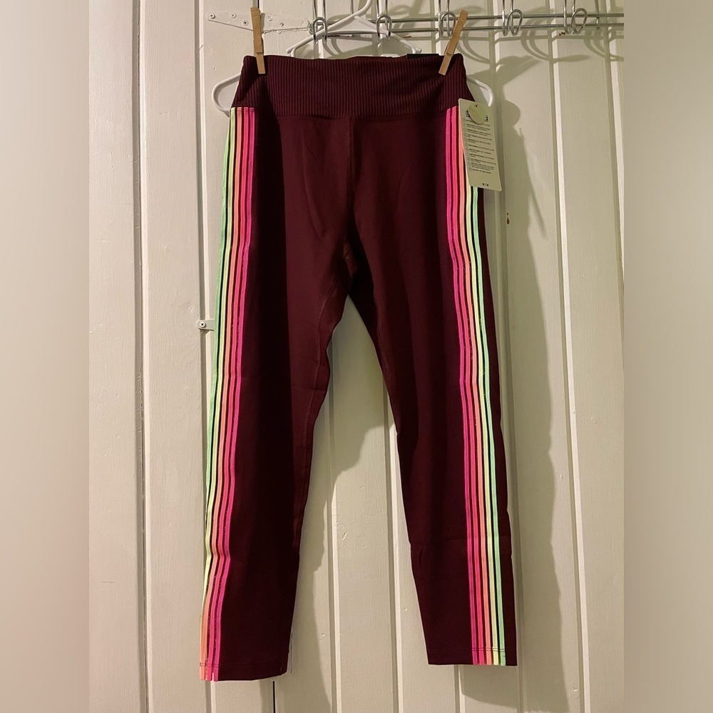 VS PINK ultimate leggings-medium **NWT**
